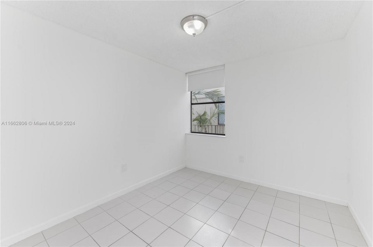 20301 NE 30th Ave, Unit 308-5, Aventura, FL 33180 Photo