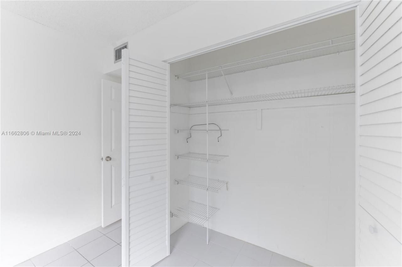20301 NE 30th Ave, Unit 308-5, Aventura, FL 33180 Photo