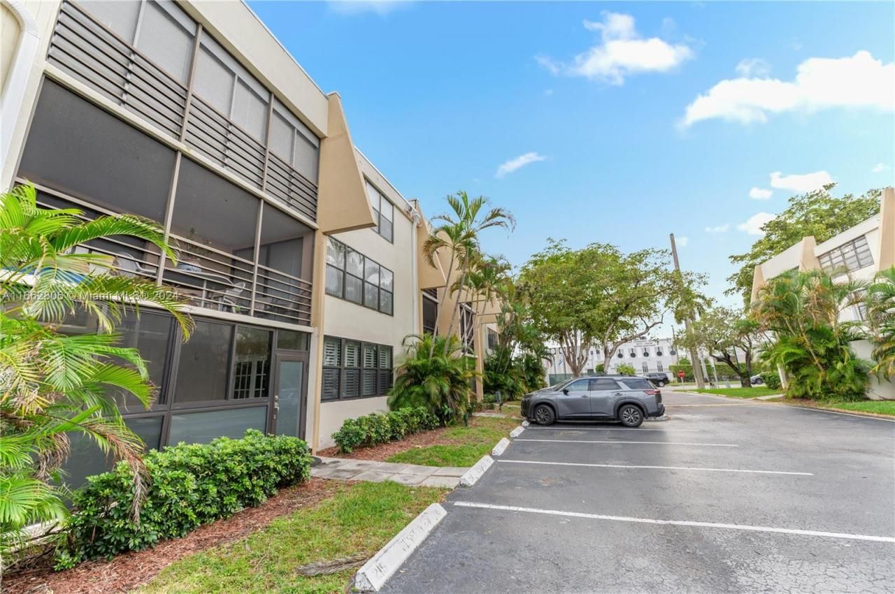 20301 NE 30th Ave, Unit 308-5, Aventura, FL 33180 Photo