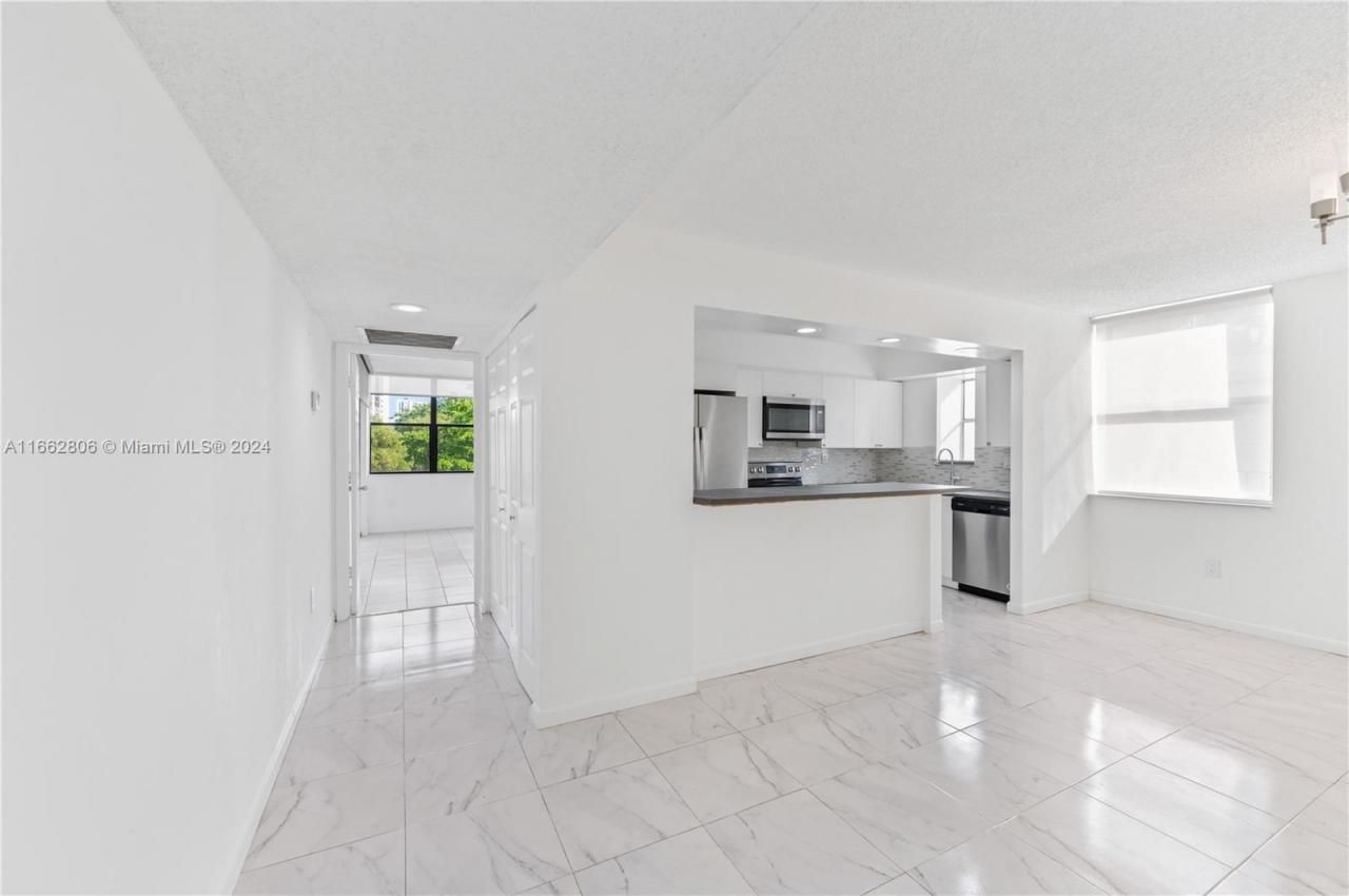 20301 NE 30th Ave, Unit 308-5, Aventura, FL 33180 Photo