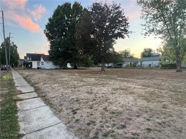 902 W High Avenue, New Philadelphia, OH 44663