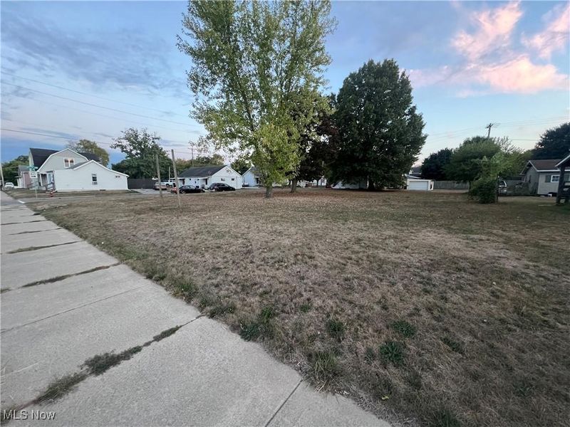 902 W High Avenue, New Philadelphia, OH 44663 Photo 2