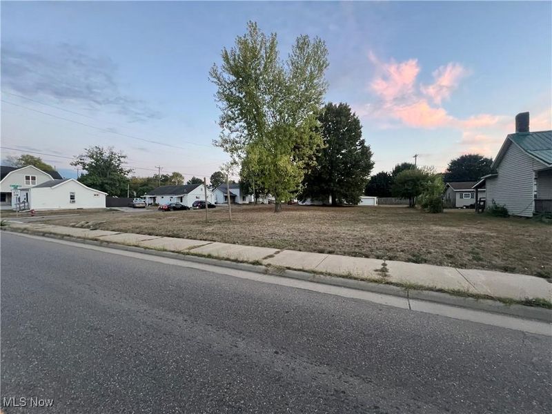 902 W High Avenue, New Philadelphia, OH 44663 Photo 3