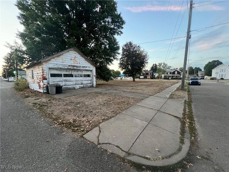 902 W High Avenue, New Philadelphia, OH 44663 Photo 8