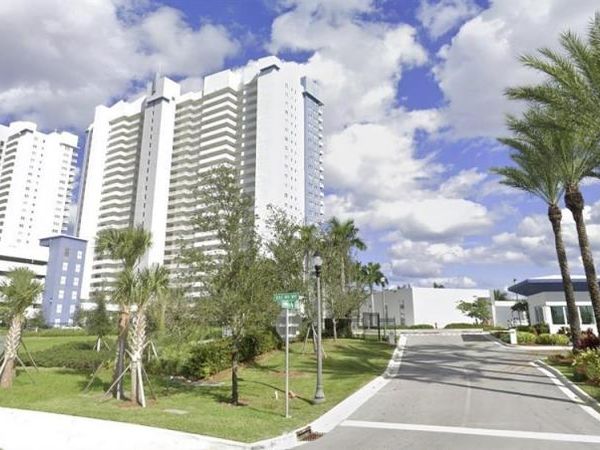 15051 Royal Oaks Ln, Unit 1704, North Miami, FL 33181