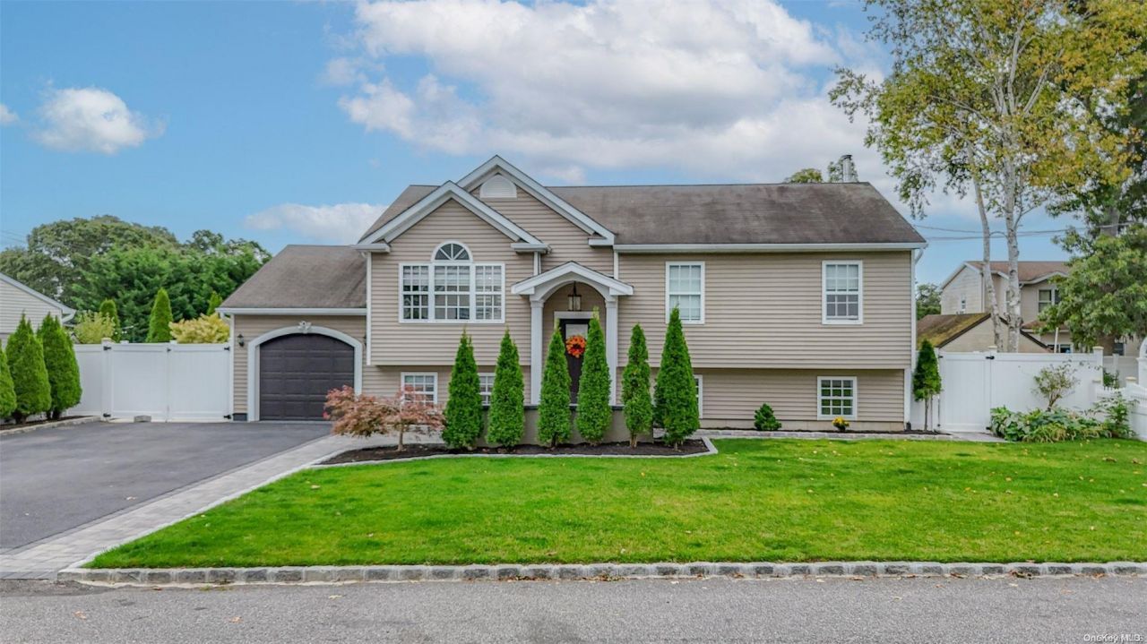 35 Lake Shore Drive, Ronkonkoma, NY 11779 Main Photo