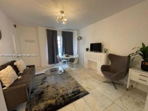 801 8th St, Unit 205, Miami Beach, FL 33139