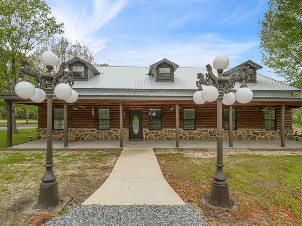 1468 Sanford Rd., Moselle, MS 39459