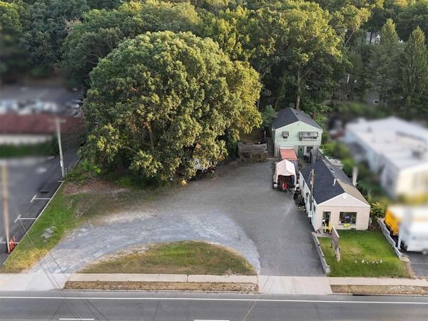 950 W Jericho, Smithtown, NY 11787