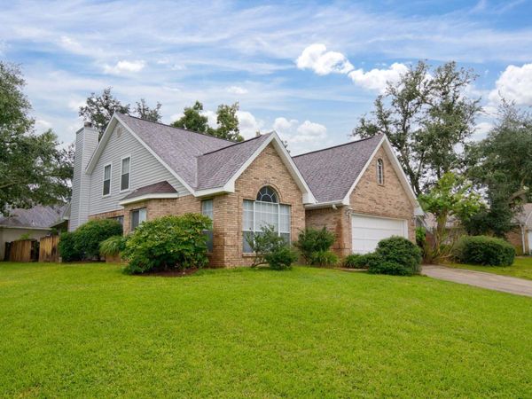 2812 Lee Trevino Court, Shalimar, FL 32579