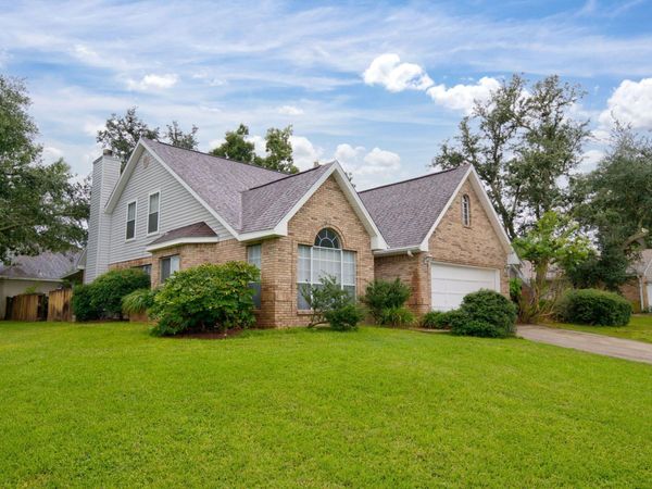 2812 Lee Trevino Court, Shalimar, FL 32579