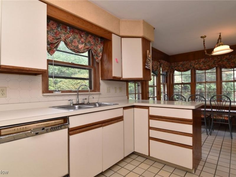 3483 Severn Road, Cleveland, OH 44118 Photo 10