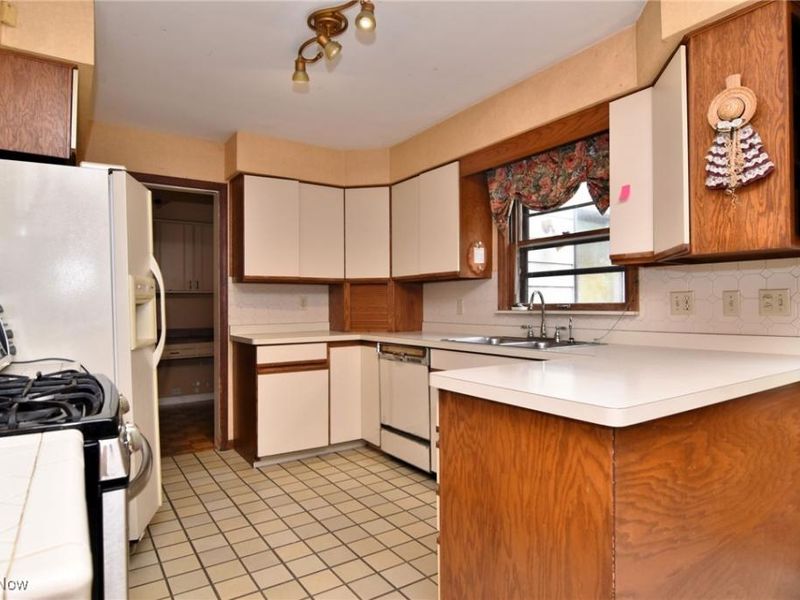 3483 Severn Road, Cleveland, OH 44118 Photo 13