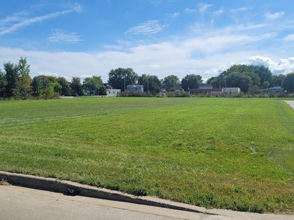 E Gruenwald Avenue, Oshkosh, WI 54901