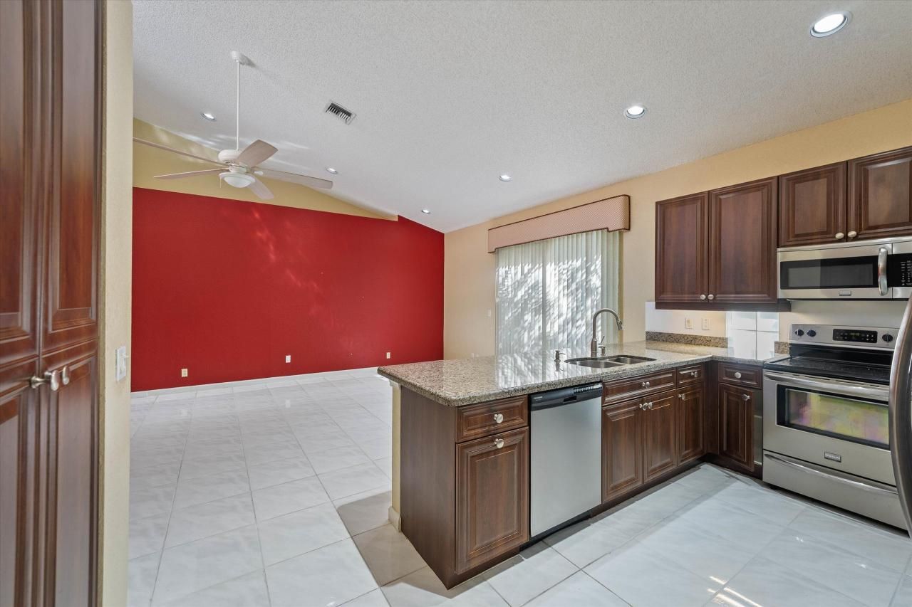 10860 Fairmont Village Drive, Lake Worth, FL 33449 Photo