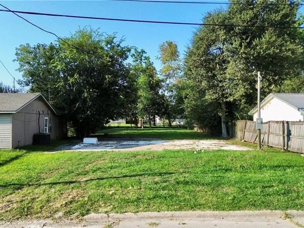 718 W Lyons Street W, Sulphur, LA 70663