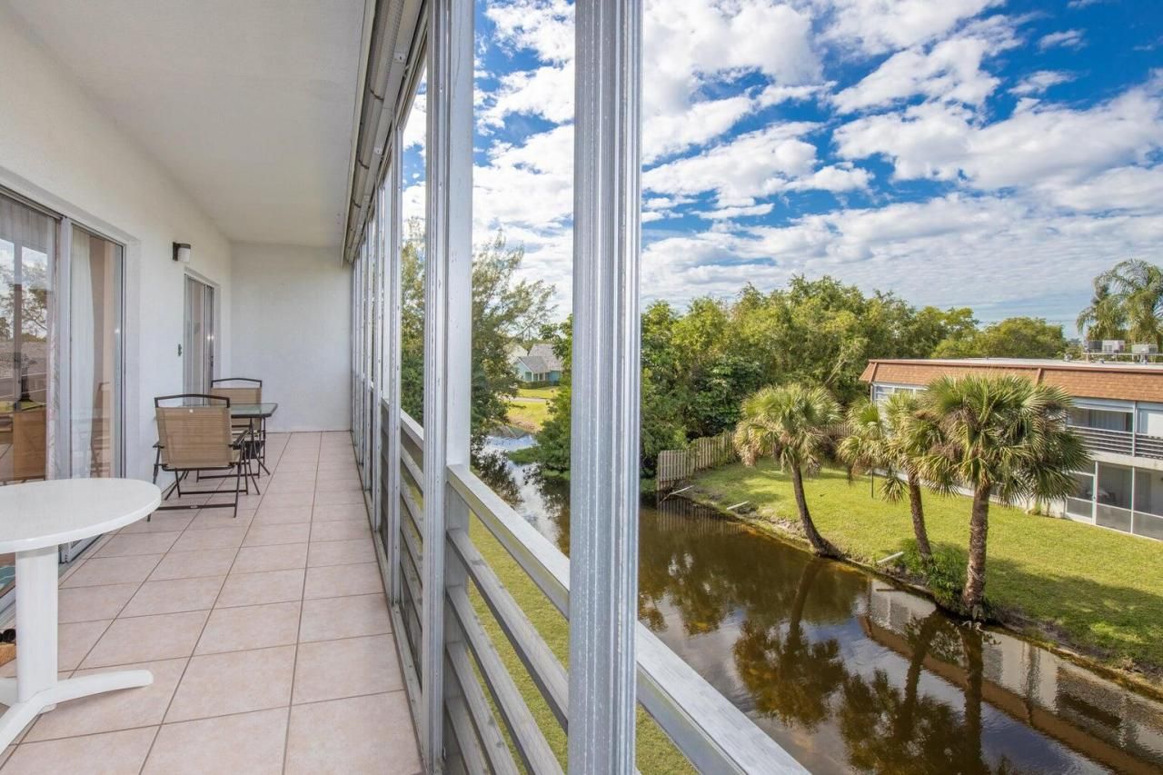 6289 Lear Drive, Unit 301, Lake Worth, FL 33462 Photo