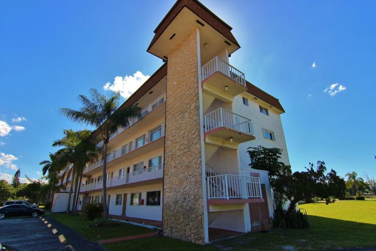 6289 Lear Drive, Unit 301, Lake Worth, FL 33462 Photo