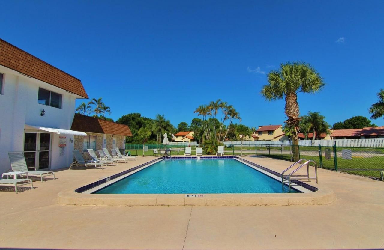 6289 Lear Drive, Unit 301, Lake Worth, FL 33462 Photo