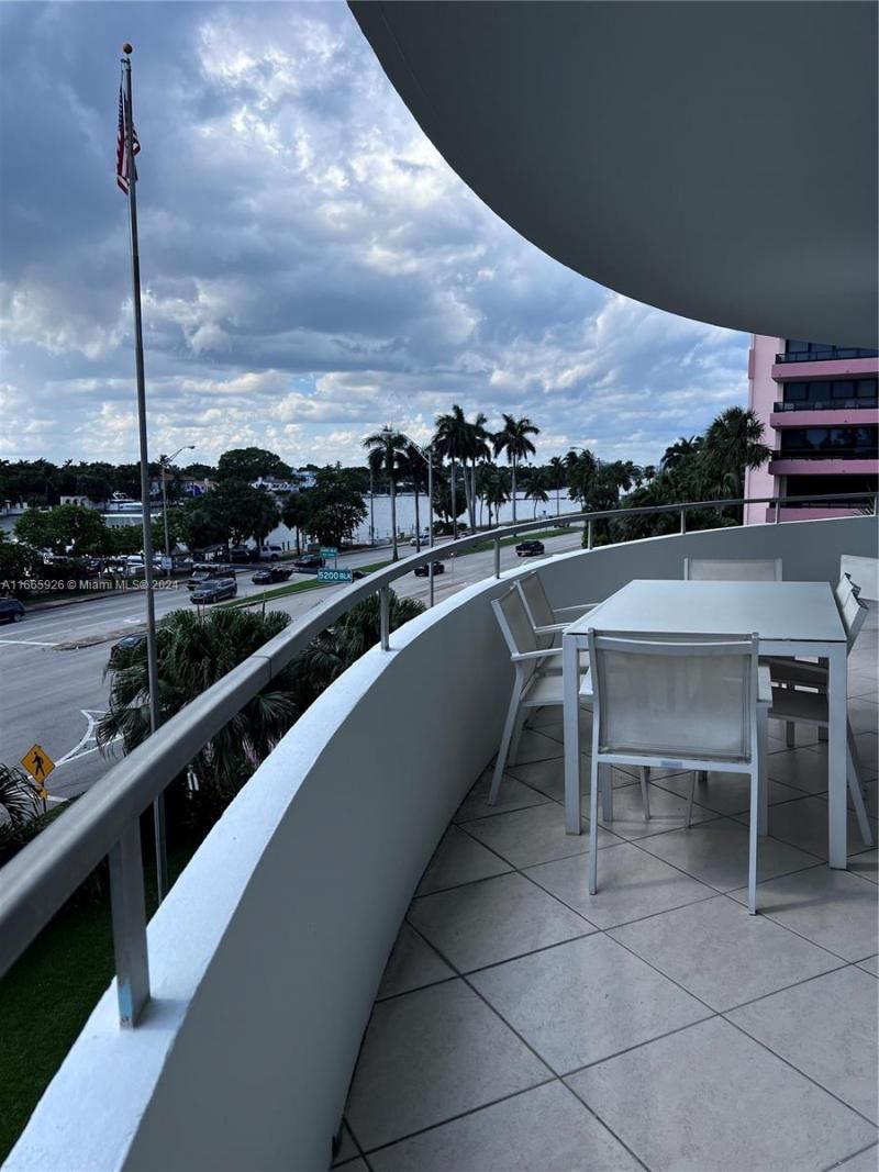 5161 Collins Ave, Unit 405, Miami Beach, FL 33140 Photo