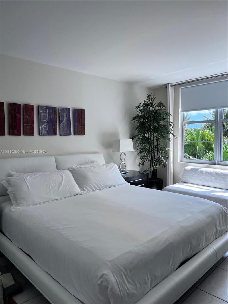 5161 Collins Ave, Unit 405, Miami Beach, FL 33140 Photo