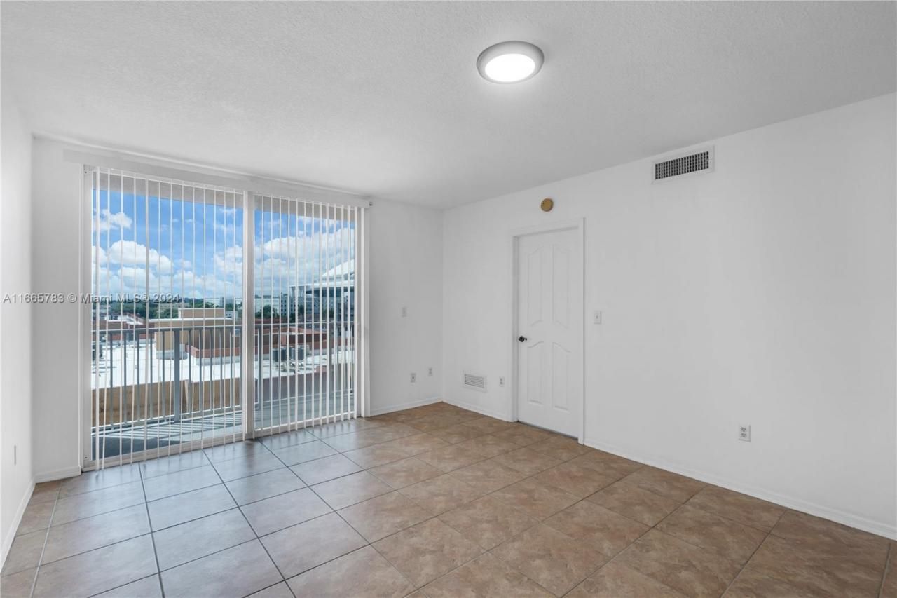 218 NW 12th Ave, Unit 702, Miami, FL 33128 Photo