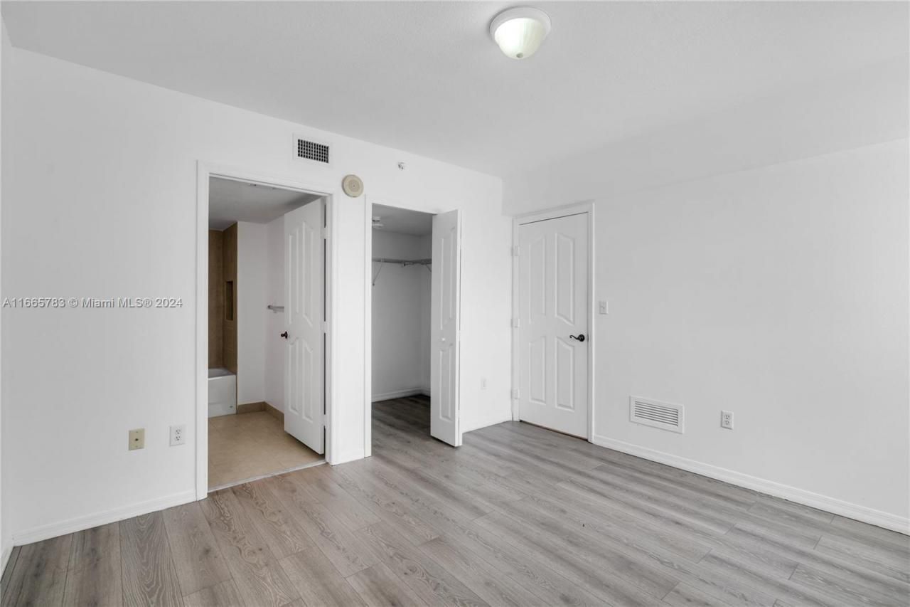 218 NW 12th Ave, Unit 702, Miami, FL 33128 Photo