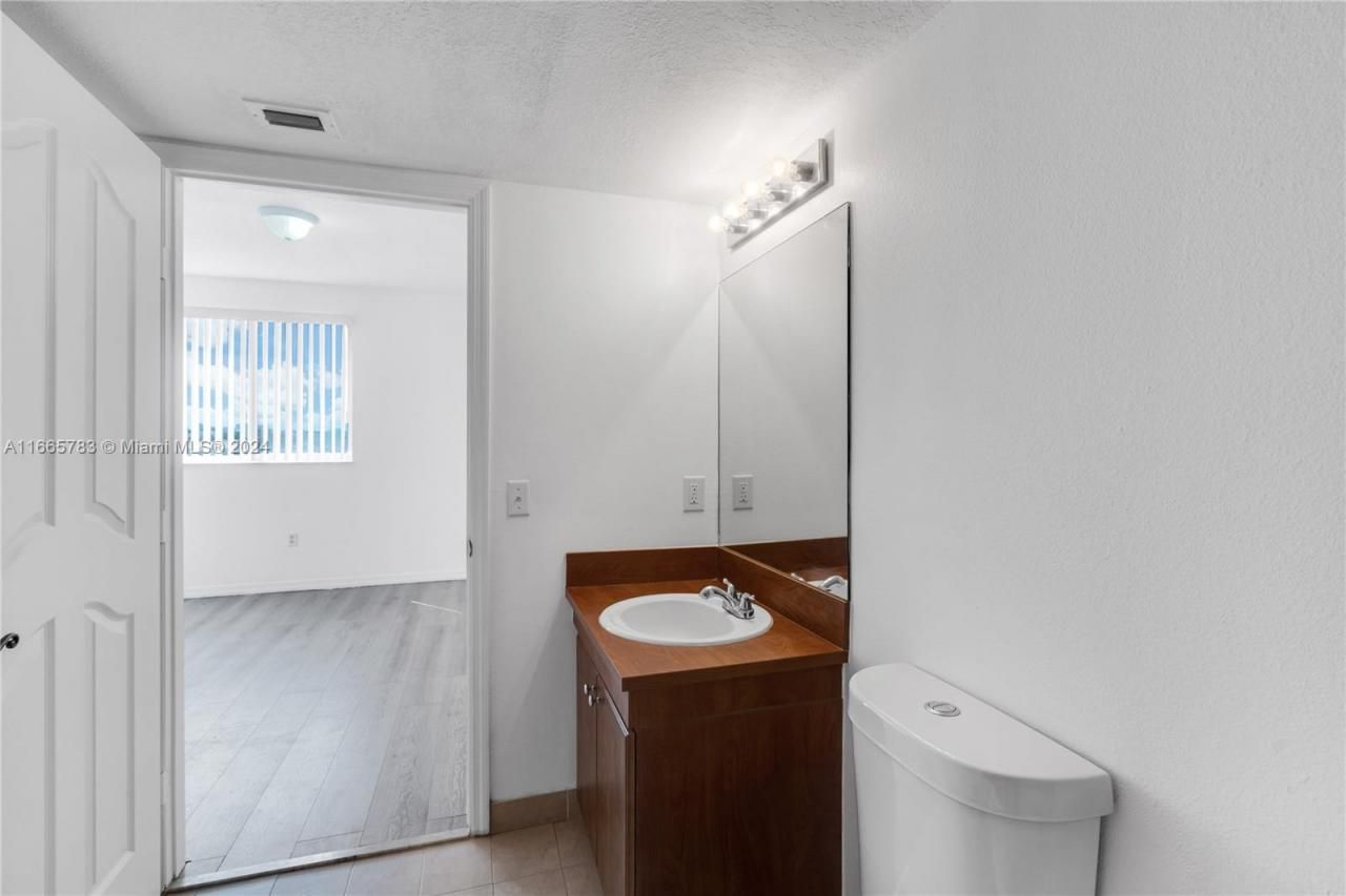 218 NW 12th Ave, Unit 702, Miami, FL 33128 Photo