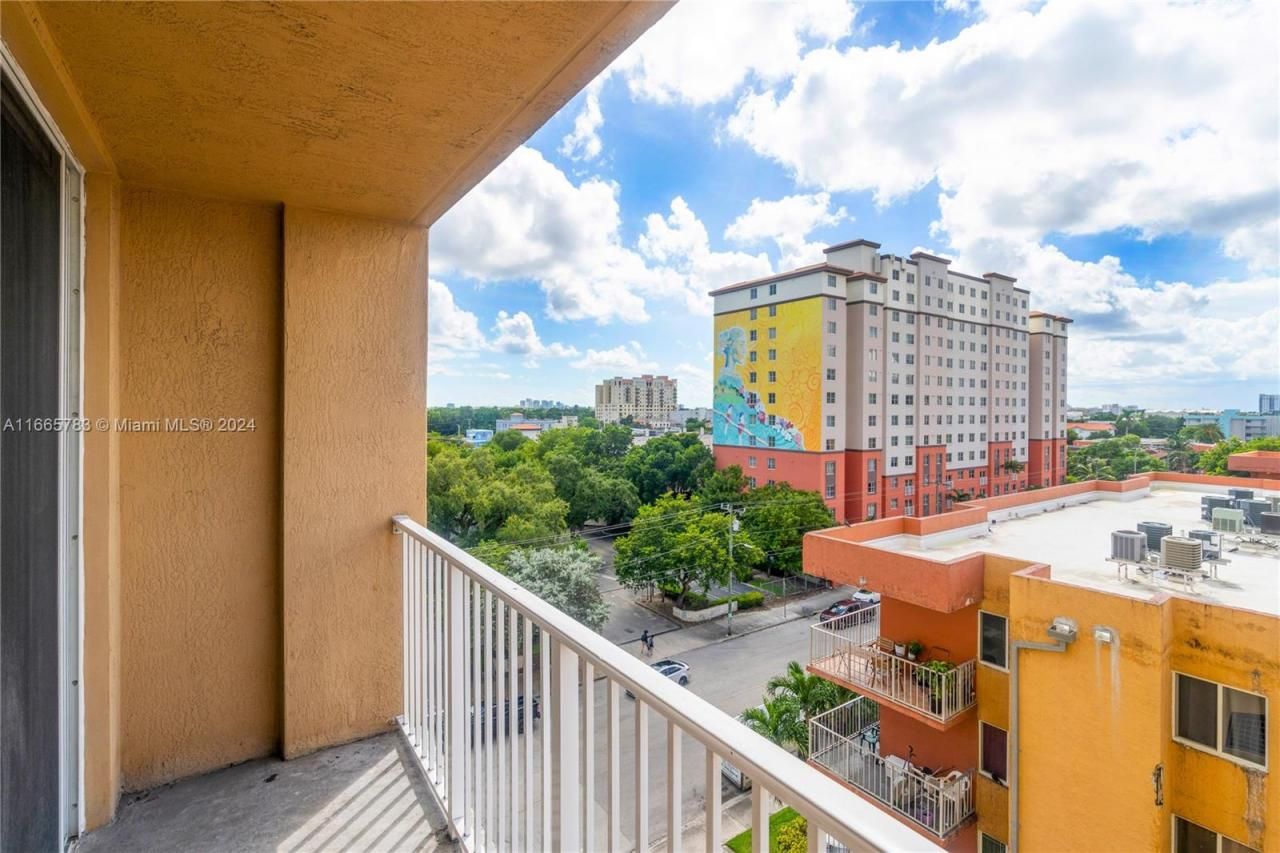218 NW 12th Ave, Unit 702, Miami, FL 33128 Photo