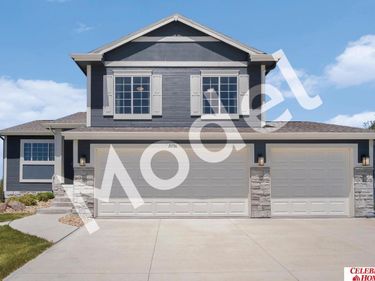 10706 Portage Drive, Papillion, NE 68046