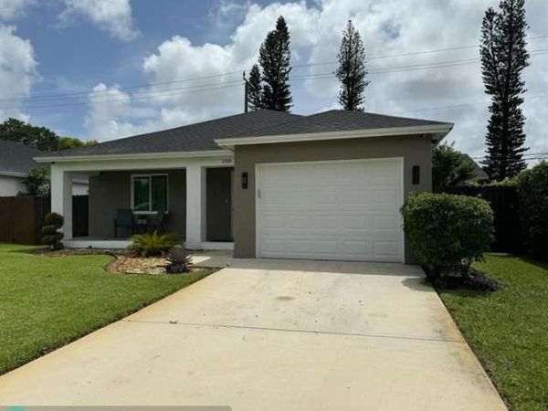 2310 NW 2nd St, Pompano Beach, FL 33069