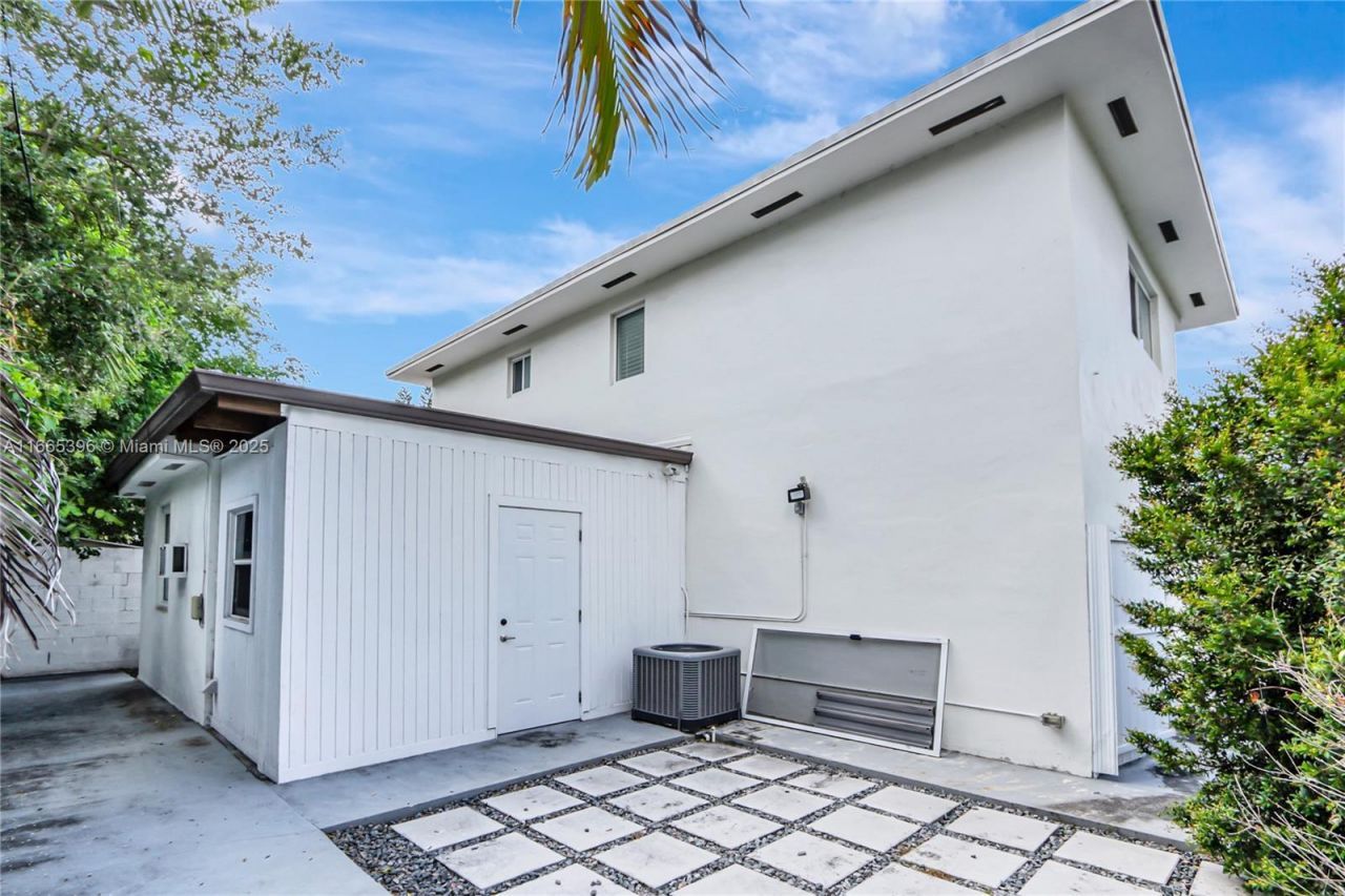 1359 SW 11th St, Miami, FL 33135 Photo