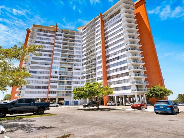 1351 NE Miami Gardens Dr, Unit 722E, Miami, FL 33179