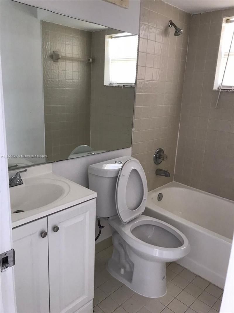 459 NE 210th Cir Ter, Unit 201-17, Miami, FL 33179 Photo