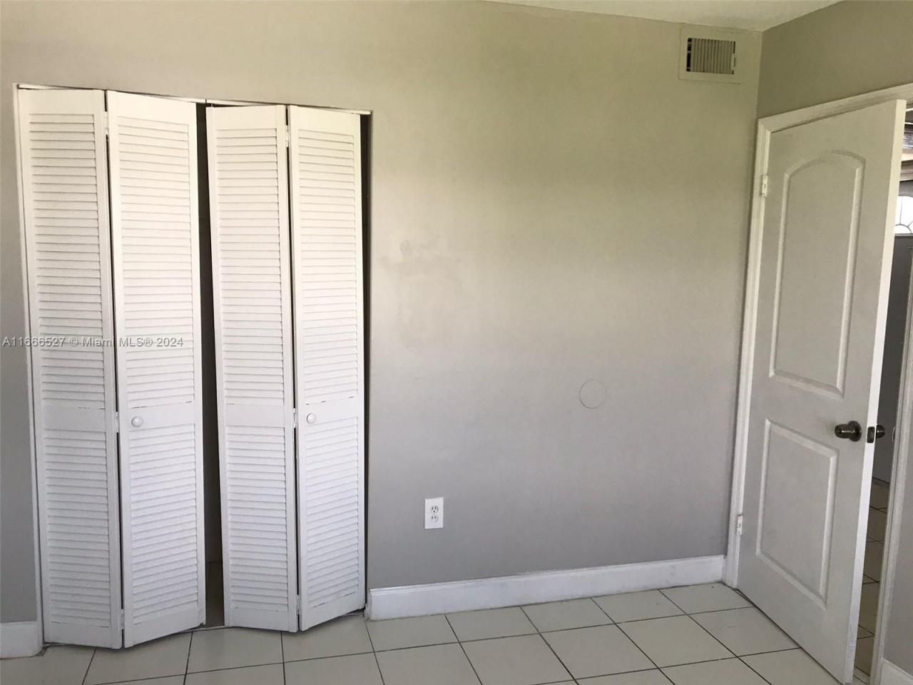 459 NE 210th Cir Ter, Unit 201-17, Miami, FL 33179 Photo