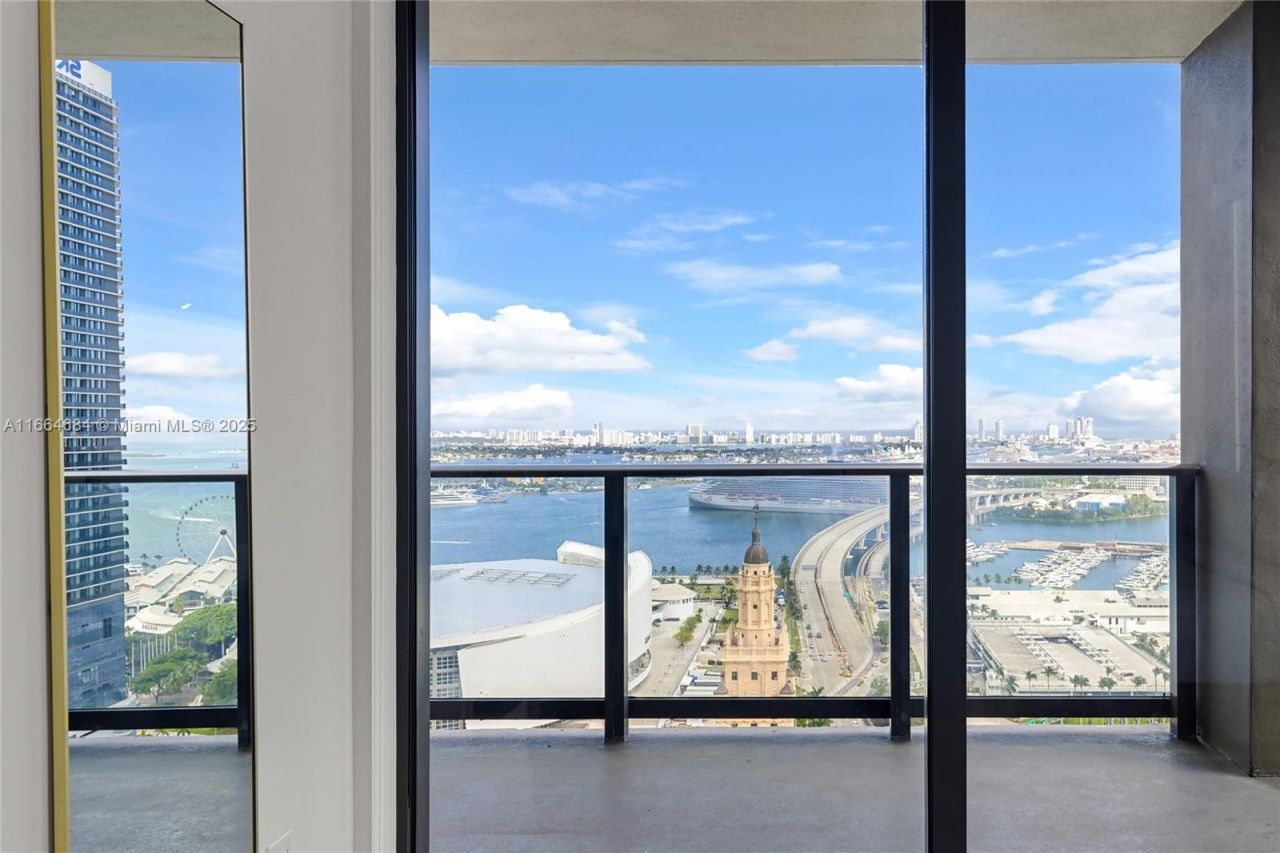 601 NE 1 St, Unit 2716, Miami, FL 33132 Photo