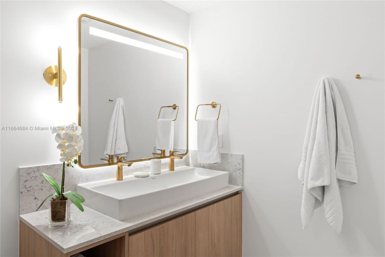 601 NE 1 St, Unit 2716, Miami, FL 33132 Photo