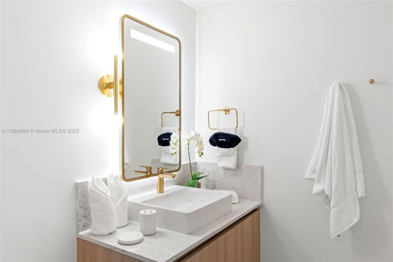 601 NE 1 St, Unit 2716, Miami, FL 33132 Photo