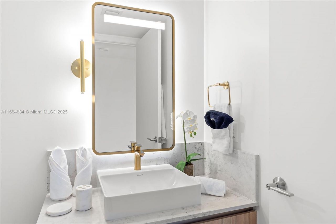 601 NE 1 St, Unit 2716, Miami, FL 33132 Photo