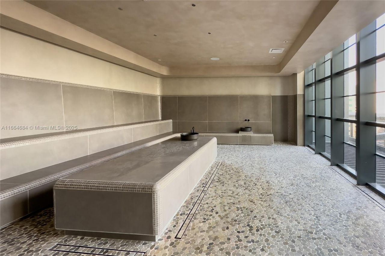 601 NE 1 St, Unit 2716, Miami, FL 33132 Photo