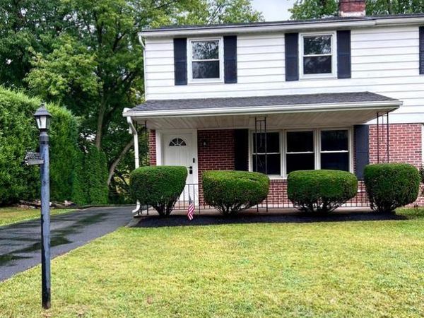 1424 COMMONWEALTH BOULEVARD, READING, PA 19607