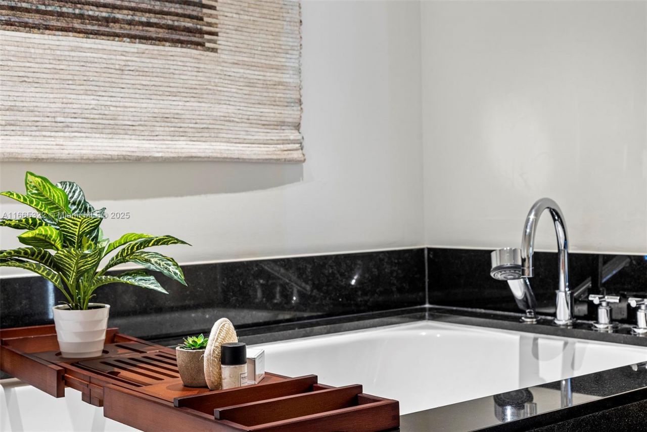 101 20th St, Unit 2604, Miami Beach, FL 33139 Photo