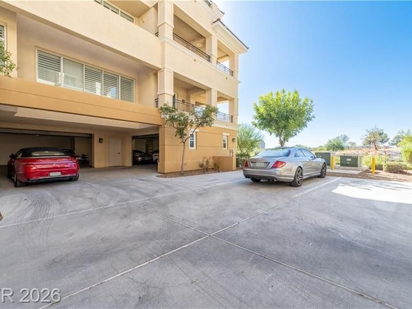 9219 Tesoras Drive, Unit 402, Las Vegas, NV 89144