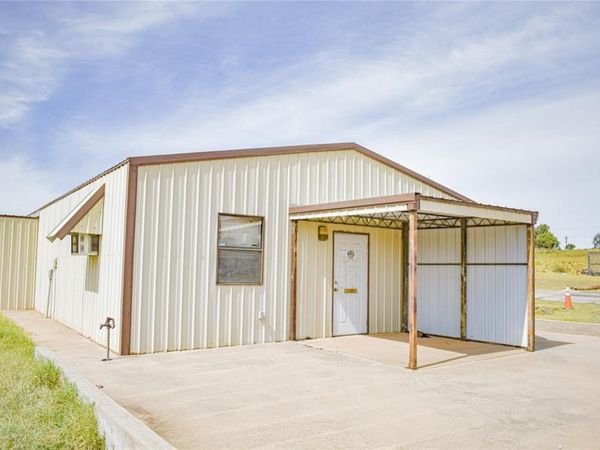 100 N Santa Fe Avenue, Reydon, OK 73660