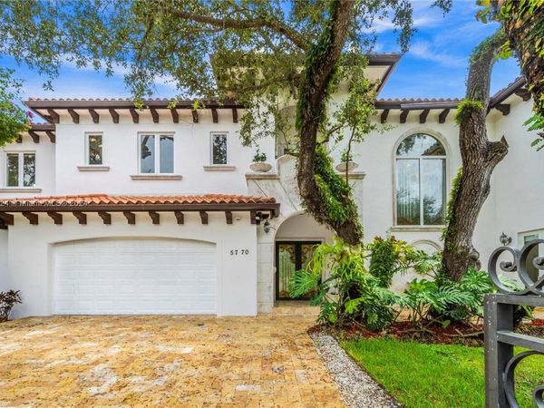 5770 La Luneta Ave, Miami, FL 33155