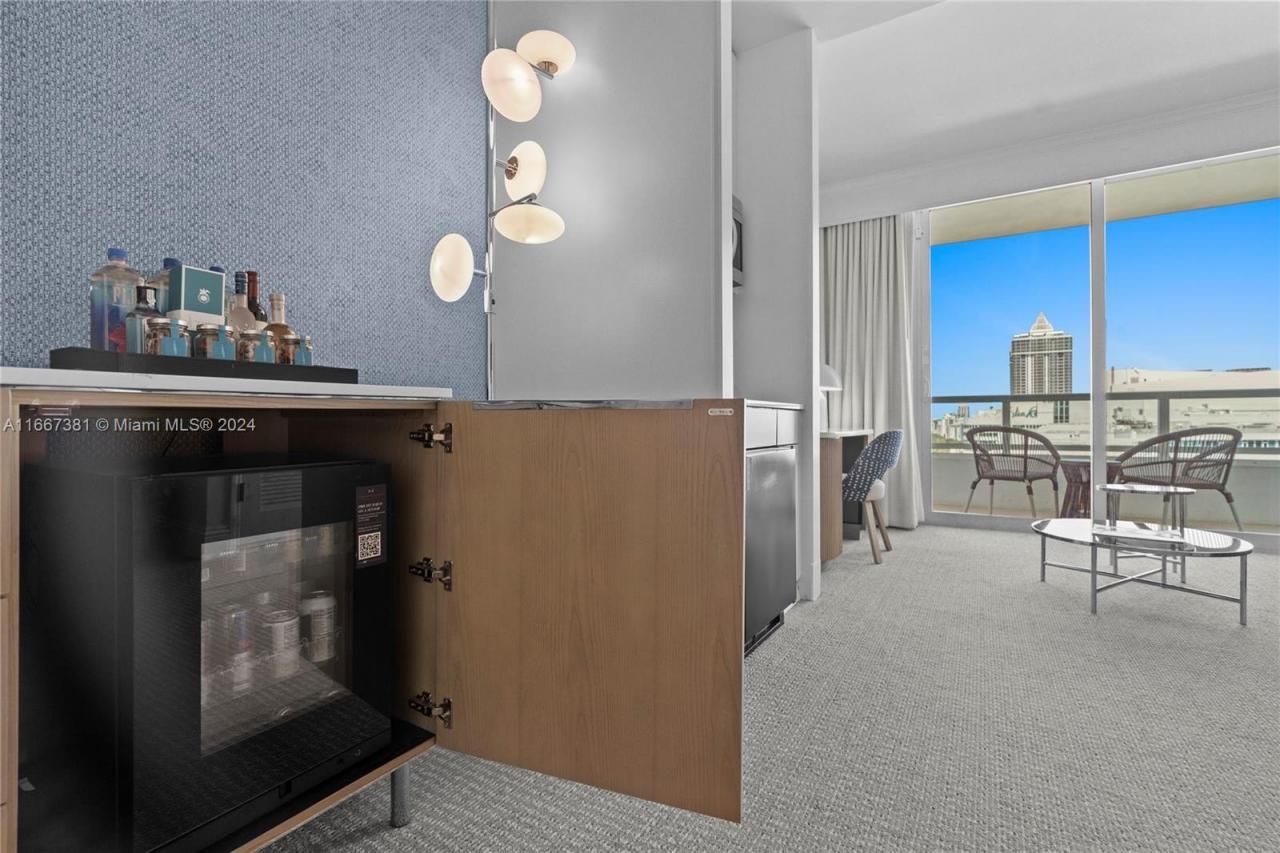 4401 Collins Ave, Unit 1709, Miami Beach, FL 33140 Photo