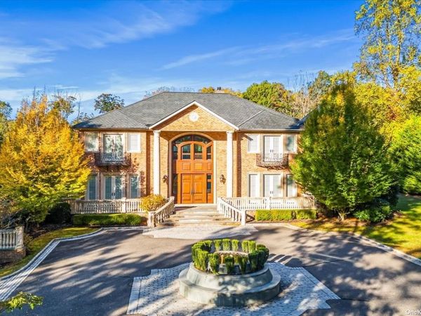 10 August Lane, Old Westbury, NY 11568