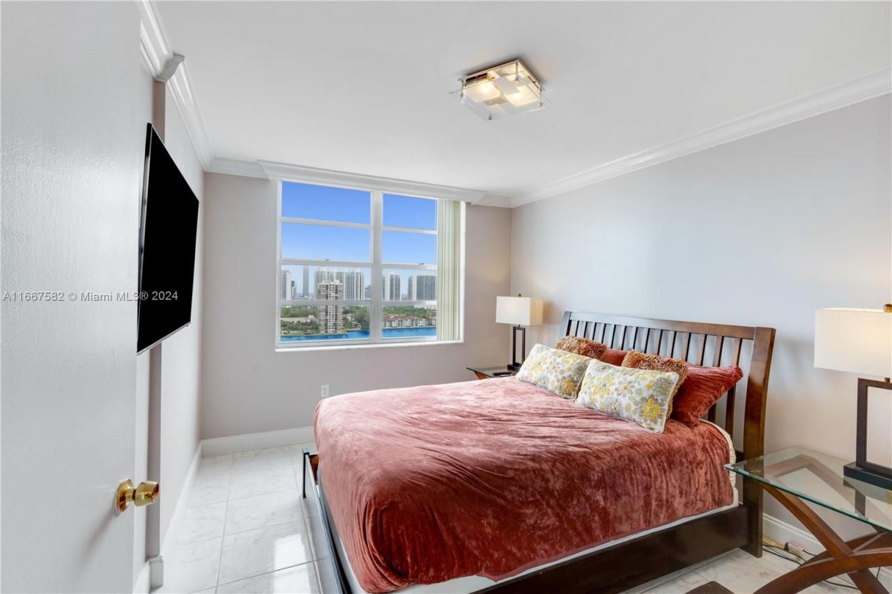 2750 NE 183rd St, Unit 1910, Aventura, FL 33160 Photo