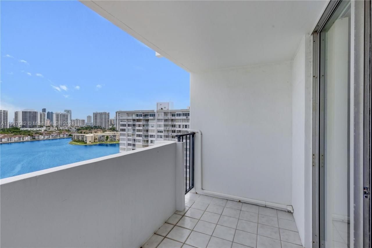 2750 NE 183rd St, Unit 1910, Aventura, FL 33160 Photo