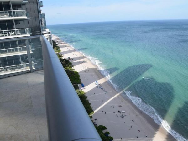 17001 Collins Ave, Unit 3208, Sunny Isles Beach, FL 33160